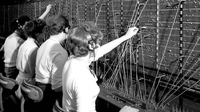 Ethernaut L4: Telephone. Difference between tx.origen & msg.sender Globals Variables